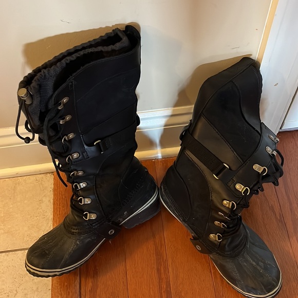 SOREL winter boots barely worn. Rubber bottoms, leather and suede lace up size 9 - Picture 3 of 6